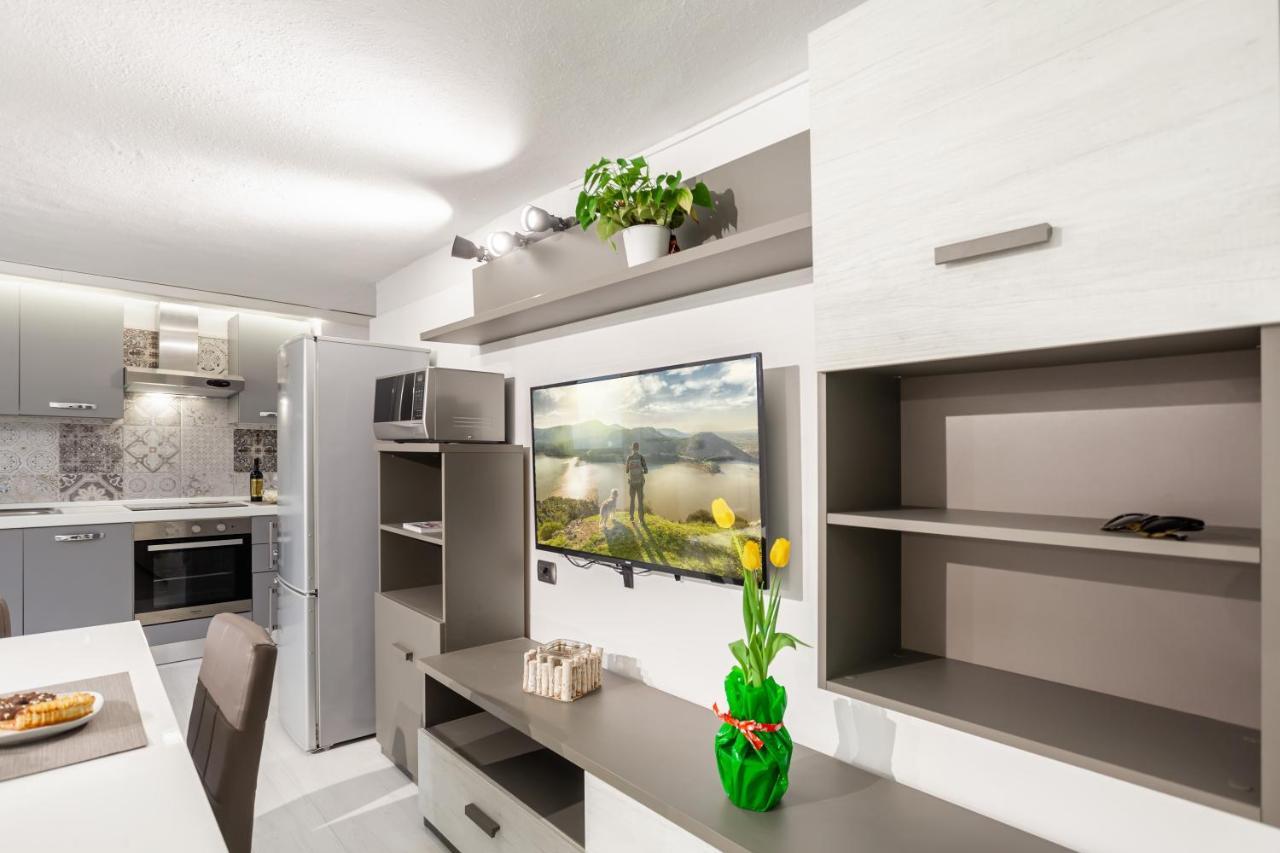 Cozy & - Netflix & Amazon Prime